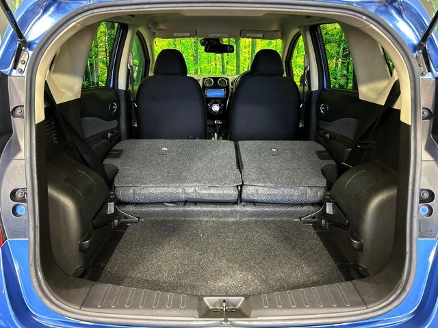 ���i�̂���������ʋ΁A���}���ɏ\���ȉ׎��X�y�[�X���m�ۂ��Ă���܂��B�Z�J���h�V�[�g��|���ƁA�傫�ȉו��̐ύڂ��\�ł���