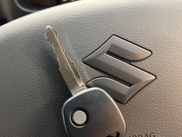 【キーレス】少し離れた場所からでもボタン一つでドアの開錠・施錠ができるのでとっても便利!ドアの鍵穴周りに傷をつけることもありません♪