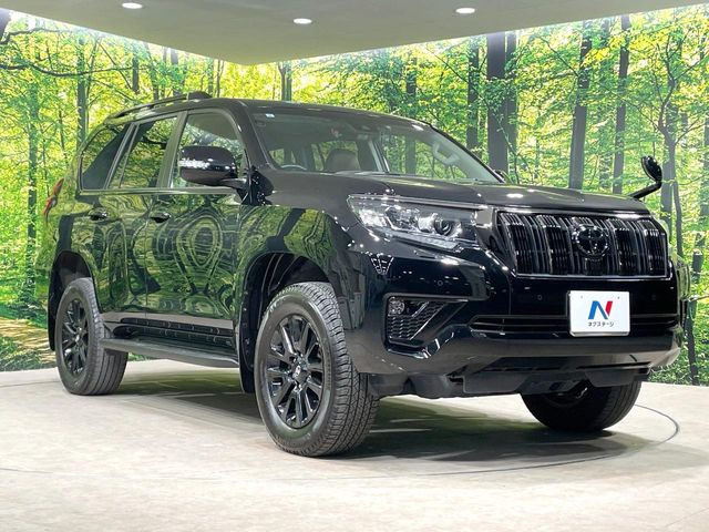 高透明度のガラス皮膜で撥水はもちろん、上質なツヤ・光沢を実現。紫外線や酸性雨から大切な愛車を保護し、色あせ・劣化を防止。「弾スプラッシュコート」、「弾プリミッサコート」からお選びいただけます。