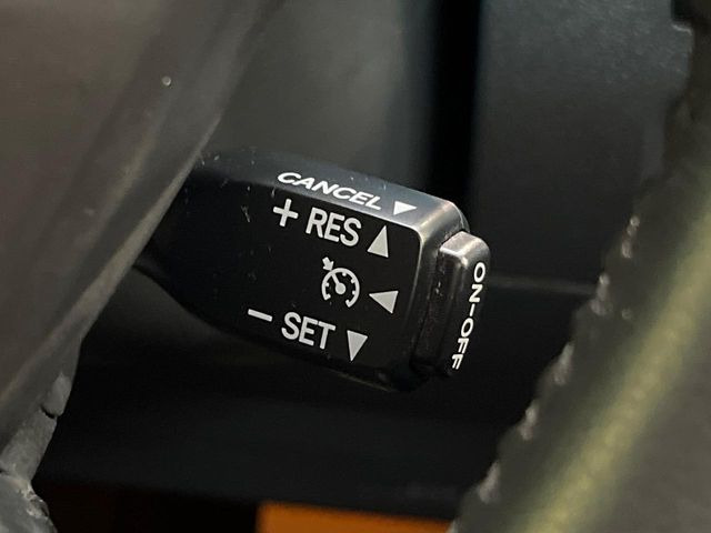 �y�N���[�Y�R���g���[���z�������H�����N���N���s�B�A�N�Z���𗣂��Ă���葬�x�ő��s���ł��A�������^�]���̕��S���y��!�����E�������ȒP�ȃX�C�b�`����Œ����ł��܂��B