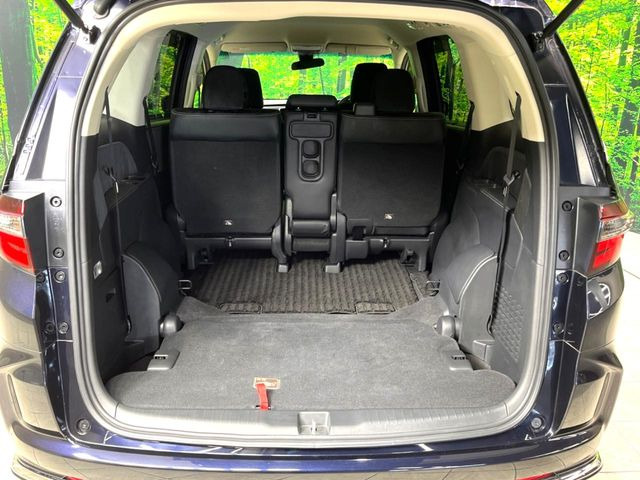 ���ڃV�[�g�͑O��X���C�h���\�ł��B���ɉ�����Α������L������������A�O�ɋl�߂�Α傫�ȃ��Q�b�W�X�y�[�X���m�ۂł��܂��B�V�[���ɉ����Ďg�������ł��邩��Ƃ��Ă��֗��ł���