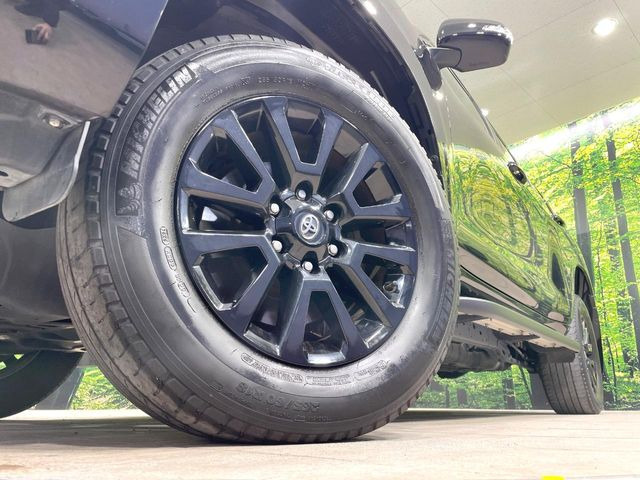 【純正18インチアルミホイール】外観にマッチした純正アルミホイールを装着しております。各種社外アルミホイールや、スタッドレスタイヤも取扱いしております。是非ご相談ください♪