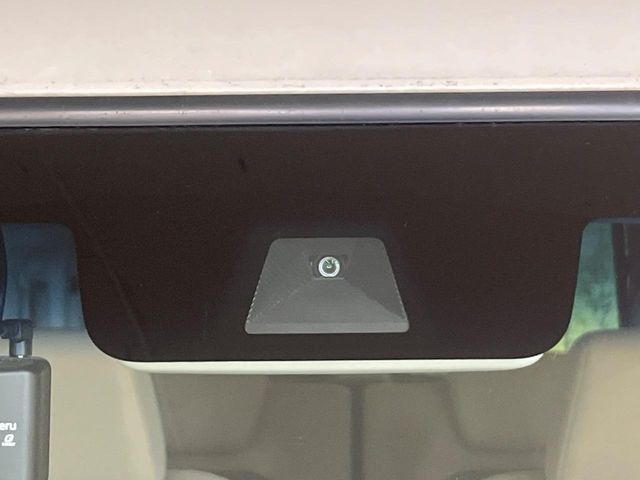 �y�z���_�Z���V���O�z���s���ɑO���̎ԗ�����F�����A�Փ˂������Ȏ��͌x��ƃu���[�L�ŏՓˉ���Ɣ�Q�y�����A�V�X�g�B�����S�Ƀh���C�u�����y���݂��������܂��B