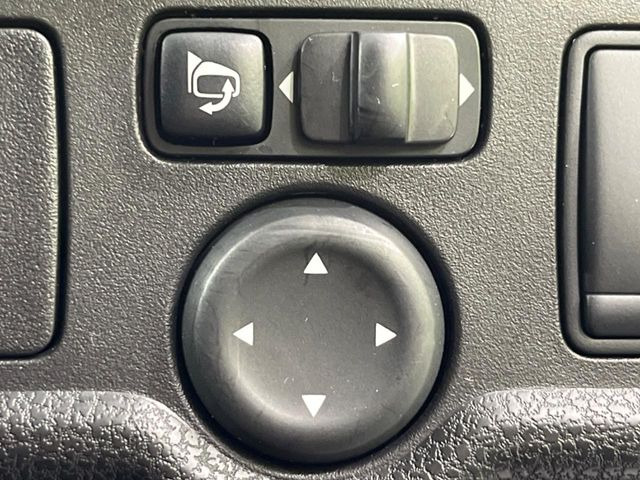 �y�d���i�[�~���[�z�X�C�b�`�𑀍삷�邱�ƂŃ~���[���ԑ̂ƕ��s�Ɋi�[���邱�Ƃ��ł��܂��B����ɂ�苷�����ԃX�y�[�X�ł��哱�Œ�������K�v���Ȃ��Ȃ�܂��B