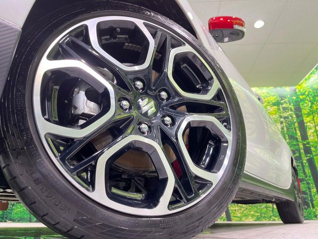 �y����17�C���`�A���~�z�C�[���z�O�ςɃ}�b�`���������A���~�z�C�[���𑕒����Ă���܂��B�e��ЊO�A���~�z�C�[����A�X�^�b�h���X�^�C�����戵�����Ă���܂��B���񂲑��k����������