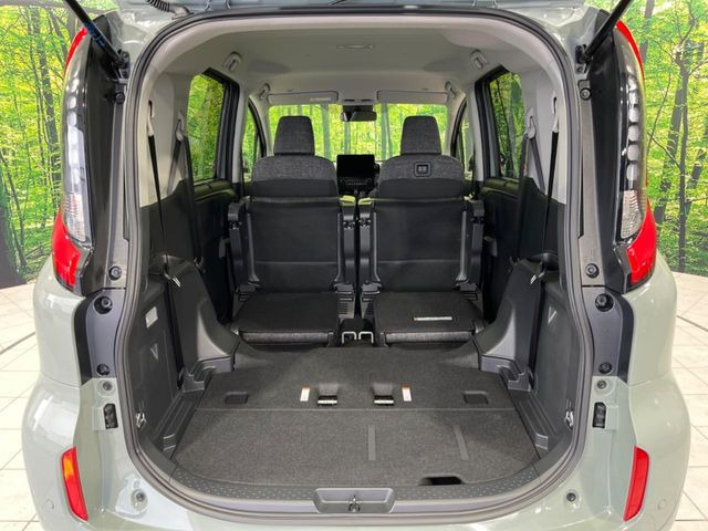 ���i�̂���������ʋ΁A���}���ɏ\���ȉ׎��X�y�[�X���m�ۂ��Ă���܂��B�Z�J���h�V�[�g��|���ƁA�傫�ȉו��̐ύڂ��\�ł���