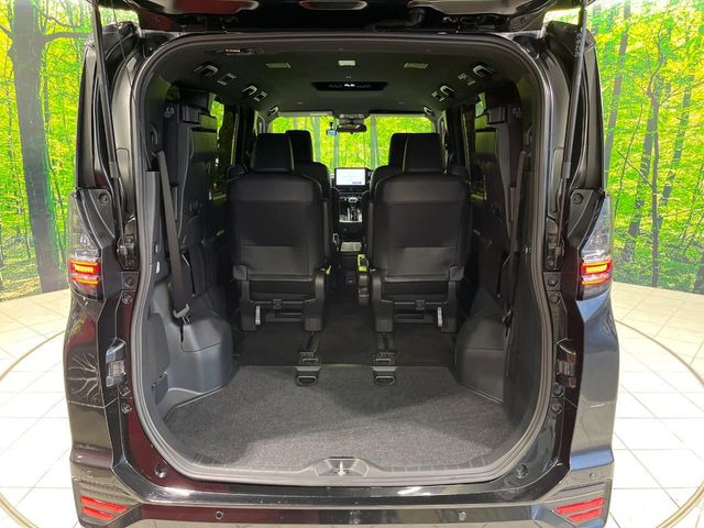 ���i�̂���������ʋ΁A���}���ɏ\���ȉ׎��X�y�[�X���m�ۂ��Ă���܂��B�Z�J���h�V�[�g��|���ƁA�傫�ȉו��̐ύڂ��\�ł���