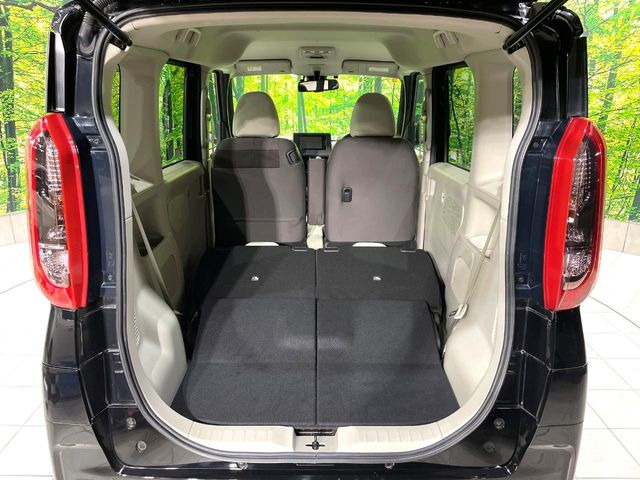 ���i�̂���������ʋ΁A���}���ɏ\���ȉ׎��X�y�[�X���m�ۂ��Ă���܂��B�Z�J���h�V�[�g��|���ƁA�傫�ȉו��̐ύڂ��\�ł���