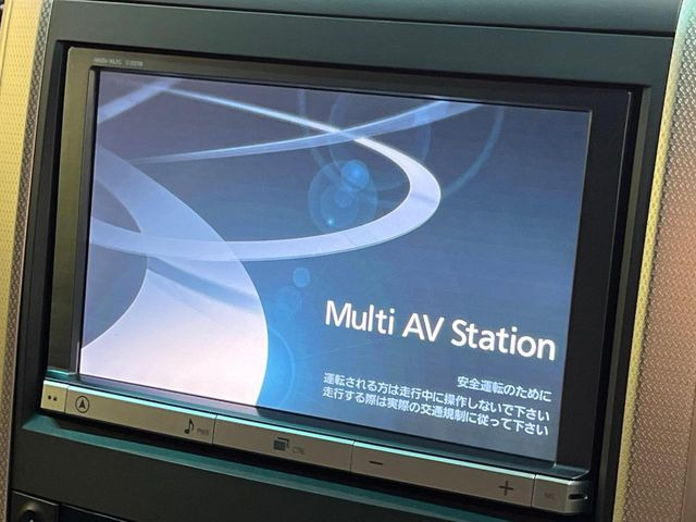 �y����8�^�i�r�z�C���e���A�ɗn�����ރX�^�C���b�V���ȁu��p�݌v�v���[�J�[�i�r�𑕔��􎋔F���⑀�쐫�ȂǊ�{���\�ɂ��D��A���㎿�ȃJ�[���C�t�����y���݂��������܂��B