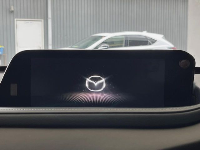 �y8.8�C���`�}�c�_�R�l�N�g�z�ԓ��̕��͋C�Ƀ}�b�`������^�̃f�B�X�v���C�B�X�}�z�ڑ��ł̃i�r�g�p��Bluetooth�Đ����A�l�X�ȋ@�\���y���߂܂��B�����I�ȃ_�C�������삪�\�ŁA�g��������ǍD�ł��B