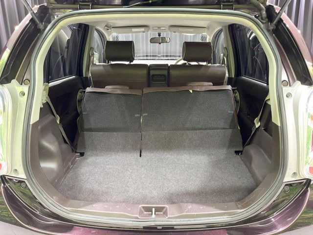 ���i�̂���������ʋ΁A���}���ɏ\���ȉ׎��X�y�[�X���m�ۂ��Ă���܂��B�Z�J���h�V�[�g��|���ƁA�傫�ȉו��̐ύڂ��\�ł���