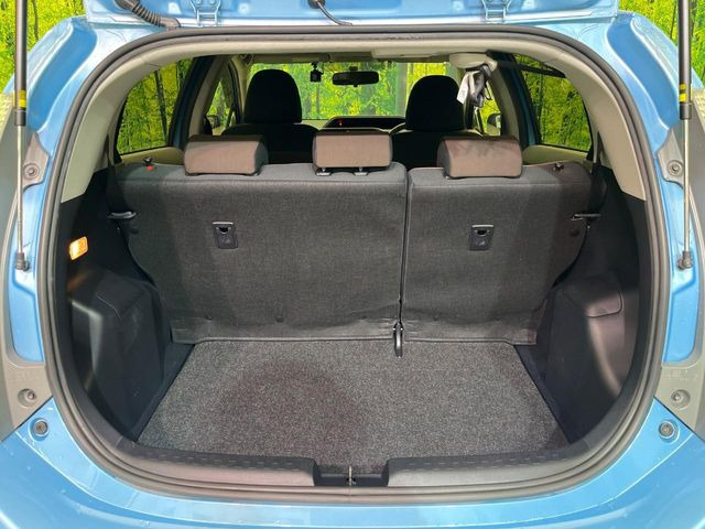 ���i�̂���������ʋ΁A���}���ɏ\���ȉ׎��X�y�[�X���m�ۂ��Ă���܂��B�Z�J���h�V�[�g��|���ƁA�傫�ȉו��̐ύڂ��\�ł���