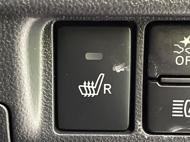 【シートヒーター】寒い日に重宝するシートヒーター!エアコンより早く温まってくれるので寒がりの人も安心ですね♪エアコンの温風は乾燥するから苦手、という方にもをおすすめです。