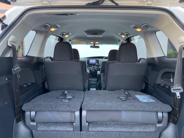 ���i�̂���������ʋ΁A���}���ɏ\���ȉ׎��X�y�[�X���m�ۂ��Ă���܂��B�Z�J���h�V�[�g��|���ƁA�傫�ȉו��̐ύڂ��\�ł���