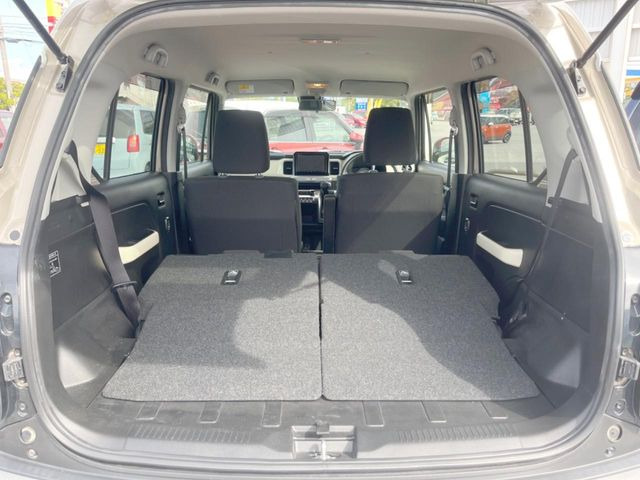 ���i�̂���������ʋ΁A���}���ɏ\���ȉ׎��X�y�[�X���m�ۂ��Ă���܂��B�T�[�h�V�[�g��|���ƁA�傫�ȉו��̐ύڂ��\�ł���