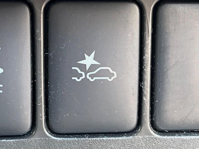 �y�G�}�[�W�F���V�[�u���[�L�z���s���ɑO���̎ԗ�����F�����A�Փ˂������Ȏ��͌x��ƃu���[�L�ŏՓˉ���Ɣ�Q�y�����A�V�X�g�B�����S�Ƀh���C�u�����y���݂��������܂��B