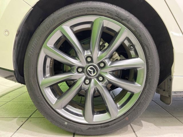 �y����18�C���`�A���~�z�C�[���z�O�ςɃ}�b�`���������A���~�z�C�[���𑕒����Ă���܂��B�e��ЊO�A���~�z�C�[����A�X�^�b�h���X�^�C�����戵�����Ă���܂��B���񂲑��k����������