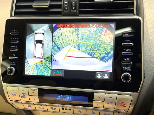 【パノラミックビューモニター】専用のカメラにより、上から見下ろしたような視点で360度クルマの周囲を確認することができます☆死角部分も確認しやすく、狭い場所での切り返しや駐車もスムーズに行えます。