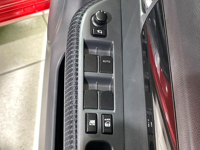 �y�d���i�[�~���[�z�T�C�h�~���[�͓d���i�[���ƂȂ��Ă���A�������ԏ�ł��L�Y�������X�N��}�����܂��B