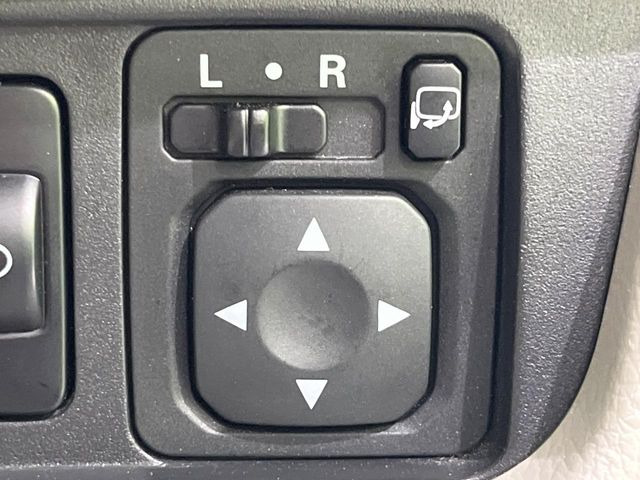 �y�d���i�[�~���[�z�T�C�h�~���[�͓d���i�[���ƂȂ��Ă���A�������ԏ�ł��L�Y�������X�N��}�����܂��B