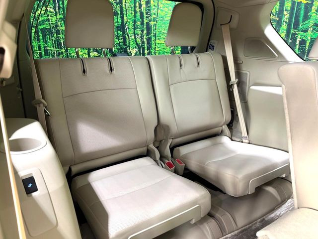 3列目シートはもちろん状態良好☆大人でもゆったりと座って頂けますので、大人数でのお出かけもラクラクです♪ご家族で、気の知れた仲間で、ドライブに行くのが楽しみですね♪