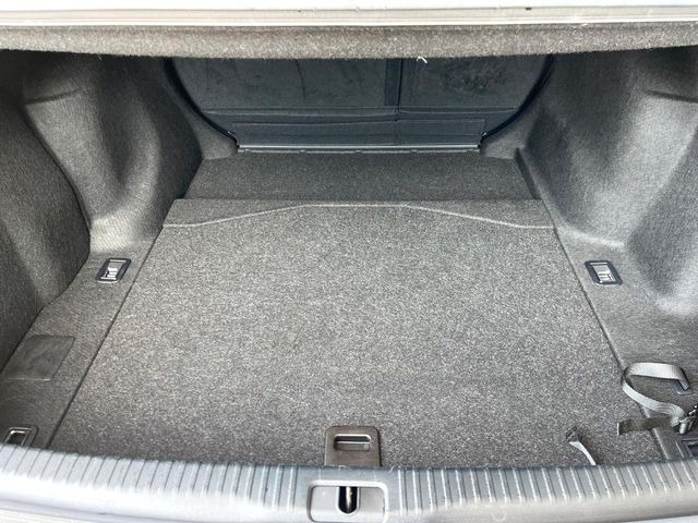 ���i�̂���������ʋ΁A���}���ɏ\���ȉ׎��X�y�[�X���m�ۂ��Ă���܂��B