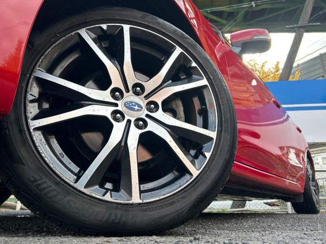 �y����17�C���`�A���~�z�C�[���z�O�ςɃ}�b�`���������A���~�z�C�[���𑕒����Ă���܂��B�e��ЊO�A���~�z�C�[����A�X�^�b�h���X�^�C�����戵�����Ă���܂��B���񂲑��k����������