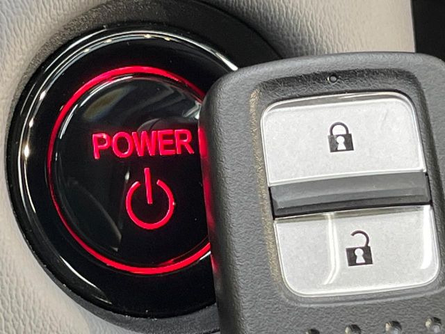 �yHonda�X�}�[�g�L�[�z�J�o����|�P�b�g�ɓ��ꂽ�܂܂ł��h�A�̎{���E�������\�ȃX�}�[�g�L�[�𑕔��B�G���W���̃I���E�I�t�����J�M�����o���K�v����������Ƃ��Ă��֗��ł���