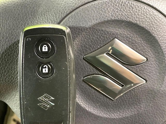 �y�L�[���X�X�^�[�g�V�X�e���z�J�o����|�P�b�g�ɓ��ꂽ�܂܂ł��h�A�̎{���E�������\�ȃX�}�[�g�L�[�𑕔��B�G���W���̃I���E�I�t�����J�M�����o���K�v����������Ƃ��Ă��֗��ł���