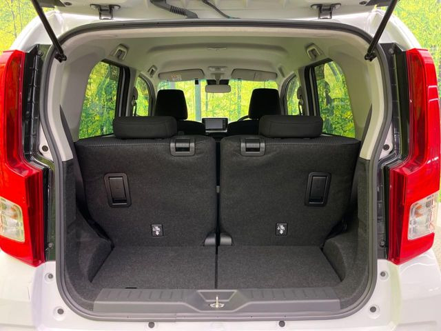 ���i�̂���������ʋ΁A���}���ɏ\���ȉ׎��X�y�[�X���m�ۂ��Ă���܂��B�Z�J���h�V�[�g��|���ƁA�傫�ȉו��̐ύڂ��\�ł���