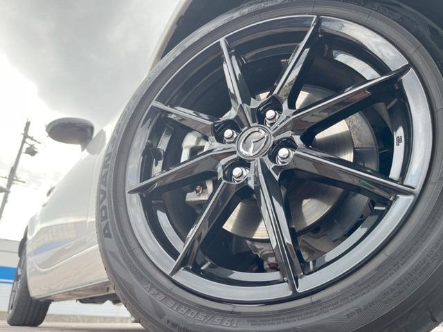 �y����16�C���`�A���~�z�C�[���z�O�ςɃ}�b�`���������A���~�z�C�[���𑕒����Ă���܂��B�e��ЊO�A���~�z�C�[����A�X�^�b�h���X�^�C�����戵�����Ă���܂��B���񂲑��k����������