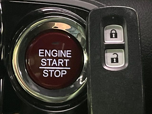 �yHonda�X�}�[�g�L�[�z�J�o����|�P�b�g�ɓ��ꂽ�܂܂ł��h�A�̎{���E�������\�ȃX�}�[�g�L�[�𑕔��B�G���W���̃I���E�I�t�����J�M�����o���K�v����������Ƃ��Ă��֗��ł���