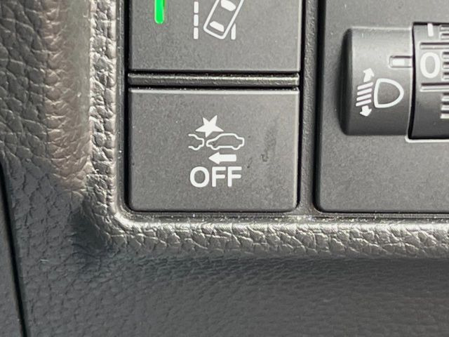 �y�z���_�Z���V���O�z���s���ɑO���̎ԗ�����F�����A�Փ˂������Ȏ��͌x��ƃu���[�L�ŏՓˉ���Ɣ�Q�y�����A�V�X�g�B�����S�Ƀh���C�u�����y���݂��������܂��B