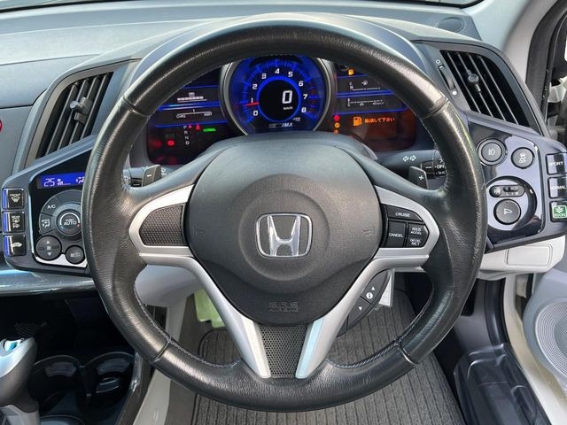 �y�����v�����X�e�A�����O�z�㎿�Ȋv���g�p���邱�ƂŁA��ɂ����������݂ƂĂ��^�]���₷���n���h���ł���