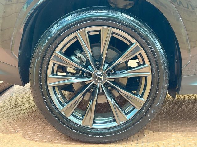 �y�O���[�h��p����20�C���`�A���~�z�C�[���z�f�U�C�����̍��������A���~�z�C�[���𑕒����Ă���܂��B�e��ЊO�A���~�z�C�[����A�X�^�b�h���X�^�C�����戵�����Ă���܂��B���񂲑��k����������