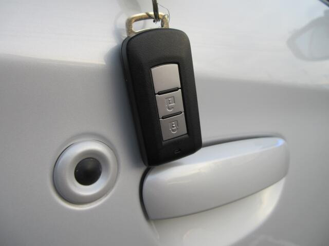 �X�}�[�g�L�[�ŁA�h�A���y�X�J��