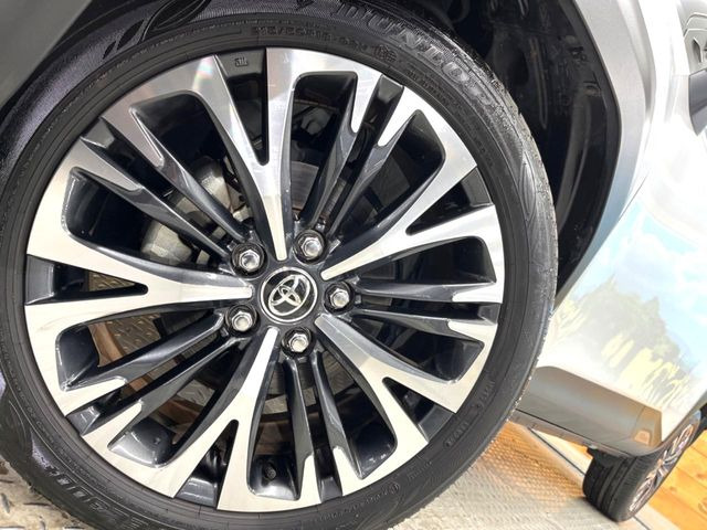 �y����18�C���`�A���~�z�C�[���z�O�ςɃ}�b�`���������A���~�z�C�[���𑕒����Ă���܂��B�e��ЊO�A���~�z�C�[����A�X�^�b�h���X�^�C�����戵�����Ă���܂��B���񂲑��k����������