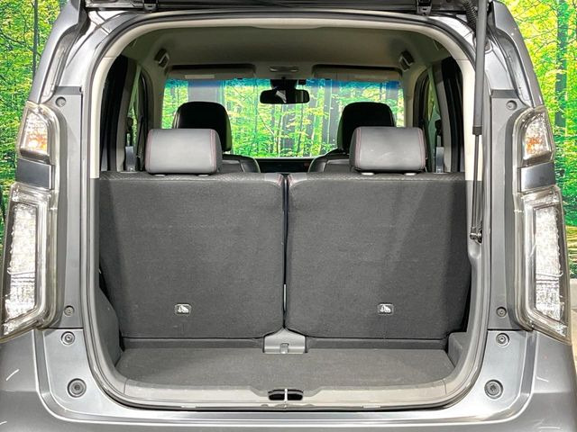 ���i�̂���������ʋ΁A���}���ɏ\���ȉ׎��X�y�[�X���m�ۂ��Ă���܂��B�Z�J���h�V�[�g��|���ƁA�傫�ȉו��̐ύڂ��\�ł���