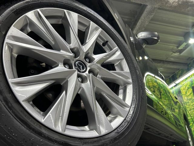 �y����19�C���`�A���~�z�C�[���z�O�ςɃ}�b�`���������A���~�z�C�[���𑕒����Ă���܂��B�e��ЊO�A���~�z�C�[����A�X�^�b�h���X�^�C�����戵�����Ă���܂��B���񂲑��k����������