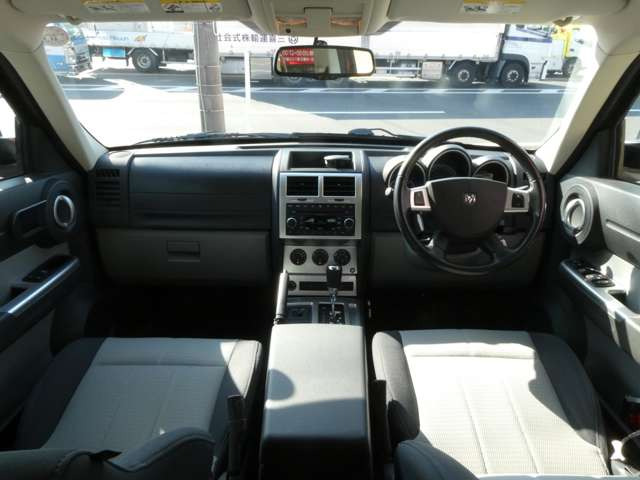 �i�����ꂽ�C���p�l����́A�X�^�C���b�V�������쐫�⎋�F���ɂ��D��A�O���̂��Ȃ��f�U�C���ɂȂ��Ă���܂�!