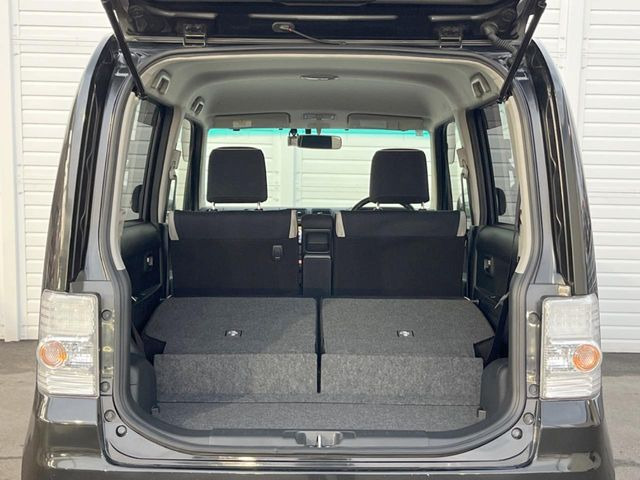 ���i�̂���������ʋ΁A���}���ɏ\���ȉ׎��X�y�[�X���m�ۂ��Ă���܂��B�Z�J���h�V�[�g��|���ƁA�傫�ȉו��̐ύڂ��\�ł���