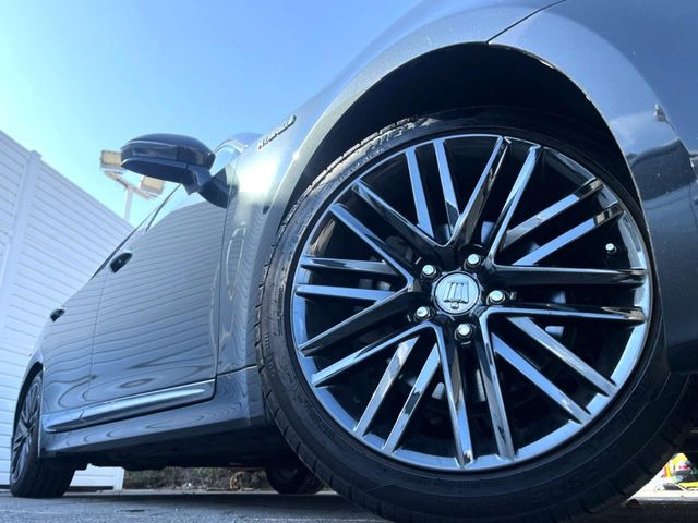 �y����18�C���`�A���~�z�C�[���z�O�ςɃ}�b�`���������A���~�z�C�[���𑕒����Ă���܂��B�e��ЊO�A���~�z�C�[����A�X�^�b�h���X�^�C�����戵�����Ă���܂��B���񂲑��k������