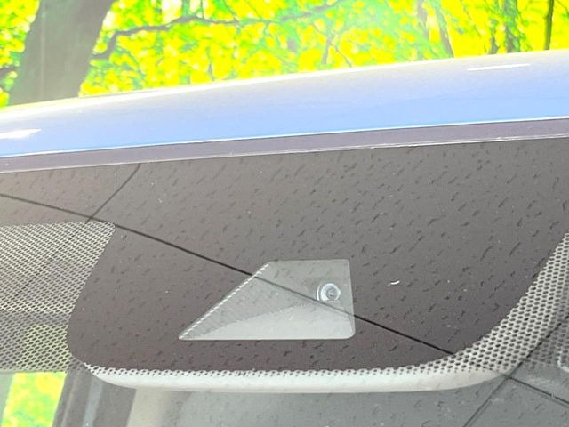 �y�z���_�Z���V���O�z���s���ɑO���̎ԗ�����F�����A�Փ˂������Ȏ��͌x��ƃu���[�L�ŏՓˉ���Ɣ�Q�y�����A�V�X�g�B�����S�Ƀh���C�u�����y���݂��������܂��B