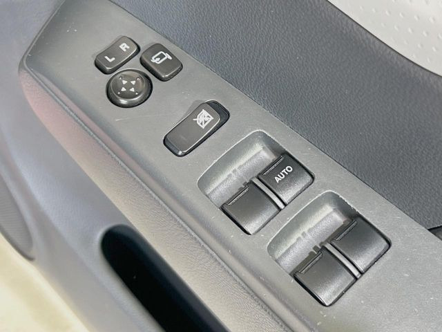 �y�d���i�[�~���[�z�T�C�h�~���[�͓d���i�[���ƂȂ��Ă���A�������ԏ�ł��L�Y�������X�N��}�����܂��B