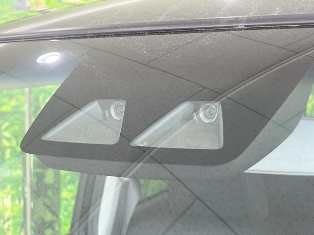 �y�X�}�[�g�A�V�X�g�z���s���ɑO���̎ԗ�����F�����A�Փ˂������Ȏ��͌x��ƃu���[�L�ŏՓˉ���Ɣ�Q�y�����A�V�X�g�B�����S�Ƀh���C�u�����y���݂��������܂��B