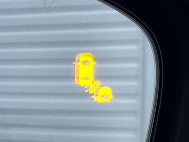 �y�u���C���h�X�|�b�g�C���t�H���[�V�����z���s���A�h�A�~���[�̎��p�ɂȂ�₷���ӏ��Ɍ㑱�Ԃ��ڋ߂���ƃT�C�h�~���[�t�߂Ɍx����\���A�h���C�o�[�ɒ��ӊ��N�����Ă���܂��B