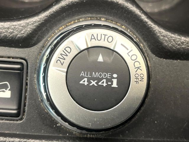 �y�I�[�����[�h4&times;4�z2WD/4WD���[�h����y�ɐ؂�ւ��\�B�R��d����2WD�A�X�^�b�N���ɖ𗧂�LOCK�AAUTO���[�h�ł�4WD�̔z���������Œ������A�H�ʏ󋵂��킸���肵��������T�|�[�g�B