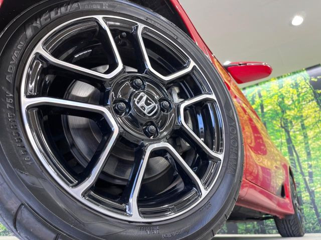 �y����16�C���`�A���~�z�C�[���z�O�ςɃ}�b�`���������A���~�z�C�[���𑕒����Ă���܂��B�e��ЊO�A���~�z�C�[����A�X�^�b�h���X�^�C�����戵�����Ă���܂��B���񂲑��k����������