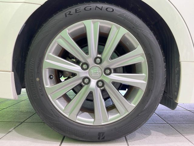 �y����17�C���`�A���~�z�C�[���z�O�ςɃ}�b�`���������A���~�z�C�[���𑕒����Ă���܂��B�e��ЊO�A���~�z�C�[����A�X�^�b�h���X�^�C�����戵�����Ă���܂��B���񂲑��k����������