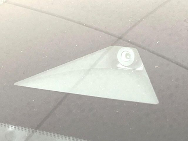 �y�C���e���W�F���g�G�}�[�W�F���V�[�u���[�L�z�t�����g�J�����őO���̎ԗ�����s�҂����m�B�Փ˂������Ȏ��͏Փ˔�Q�y���u���[�L���쓮�A�Փˉ�����T�|�[�g�B�����S�Ƀh���C�u�����y���݂��������܂��B